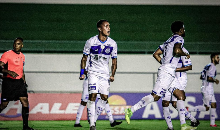 Com um a menos Confianca perde do 4 de Julho e amarga eliminacao na Copa do Brasil