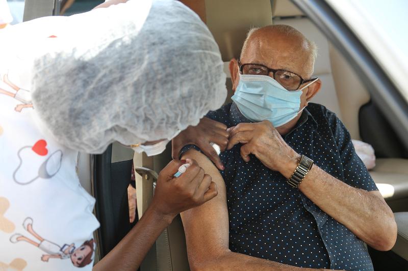 Covid 19 Idosos com 76 e 77 anos comecam a ser vacinados nesta terca 9 em Aracaju