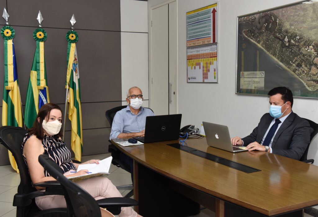 Edvaldo assina termo que inclui Aracaju em consorcio para compra de vacina