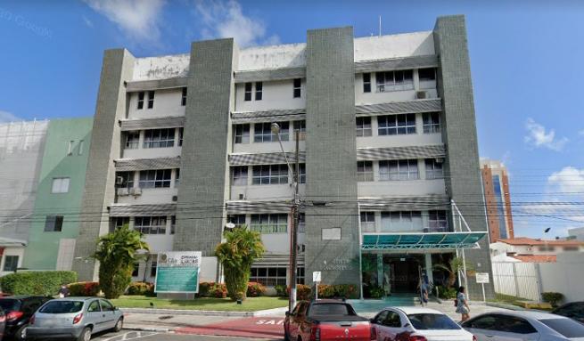 Em meio a superlotacao Hospital Sao Lucas amplia leitos para covid 19 na area externa da unidade