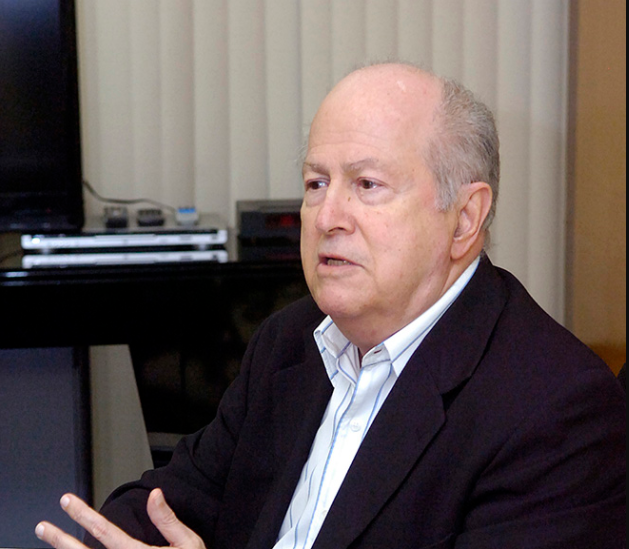 Ex governador Albano Franco recebe primeira dose de vacina contra covid 19
