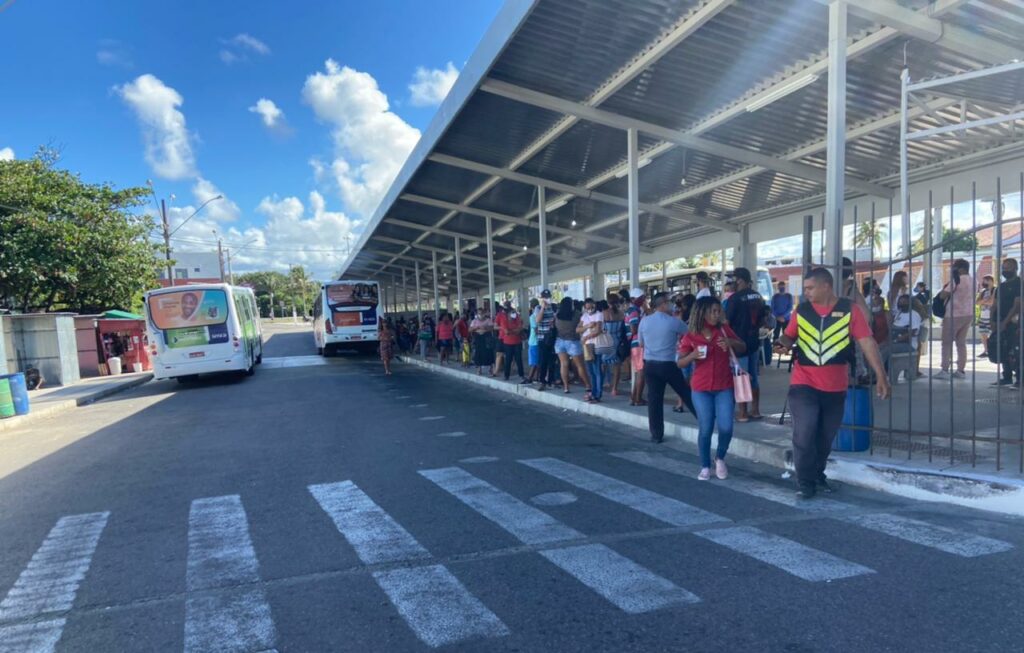 Leitor registra aglomeracao no terminal Atalaia nesta quinta feira 18 veja video e1616072797110