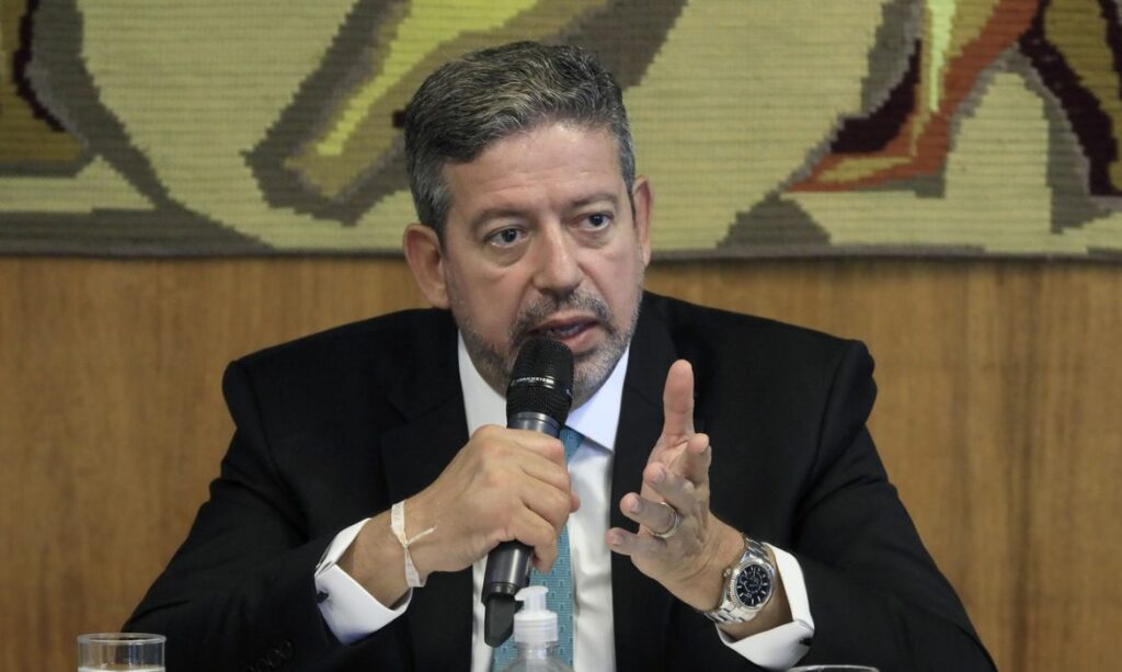 Lira confirma para esta terca feira 2 votacao de texto que facilita compra de vacina