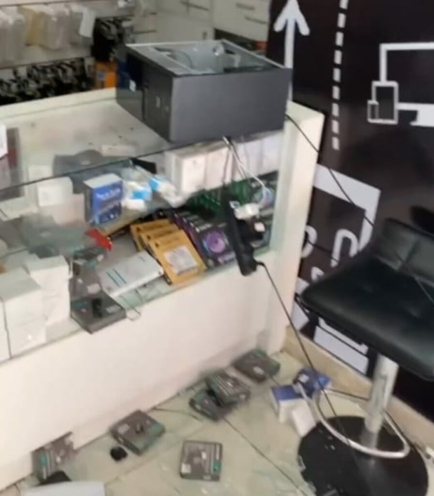 Loja de informatica e arrombada no centro de Aracaju nesta quarta feira 17 veja video