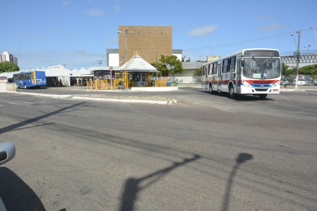 MPs recomendam empresas de onibus a limitar numero de passageiros dentro dos veiculos