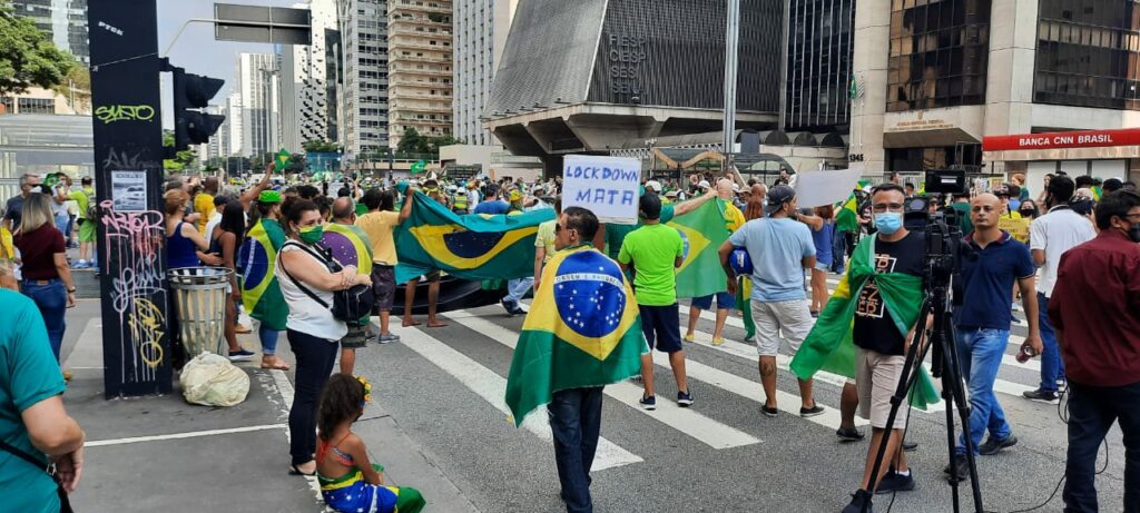 Manifestantes fazem carreata a favor de Bolsonaro e contra Doria em Sao Paulo veja videos