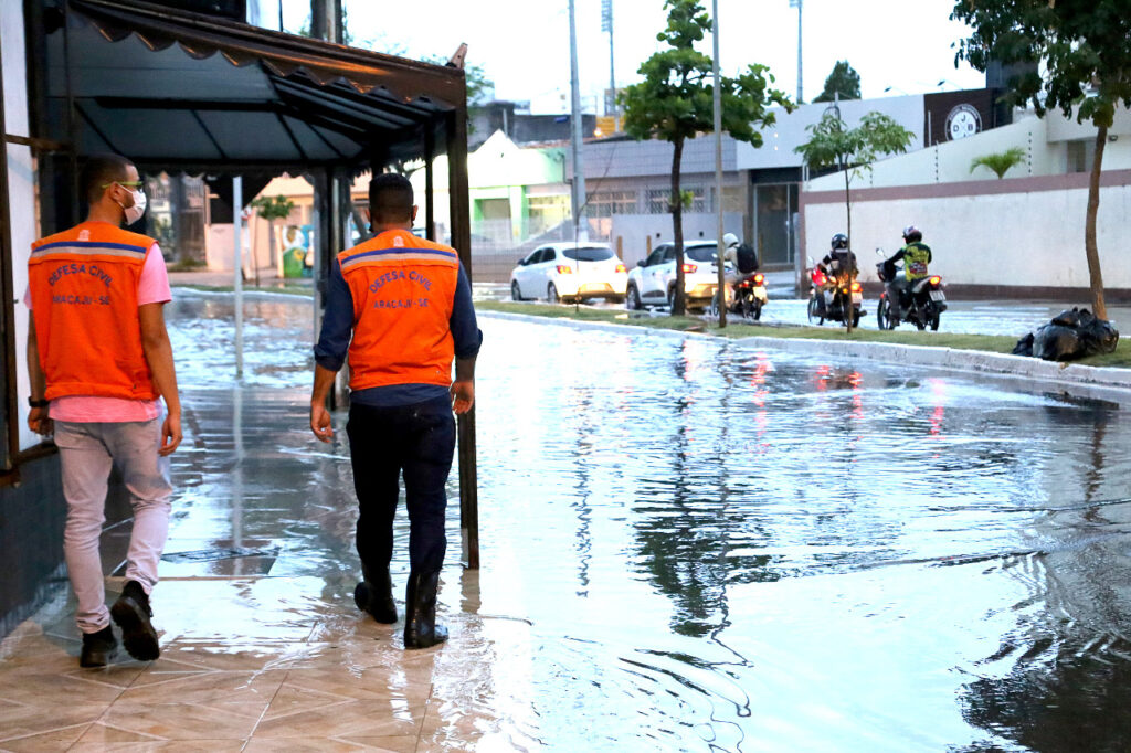 Mare alta provocou lamina dagua em alguns pontos de Aracaju