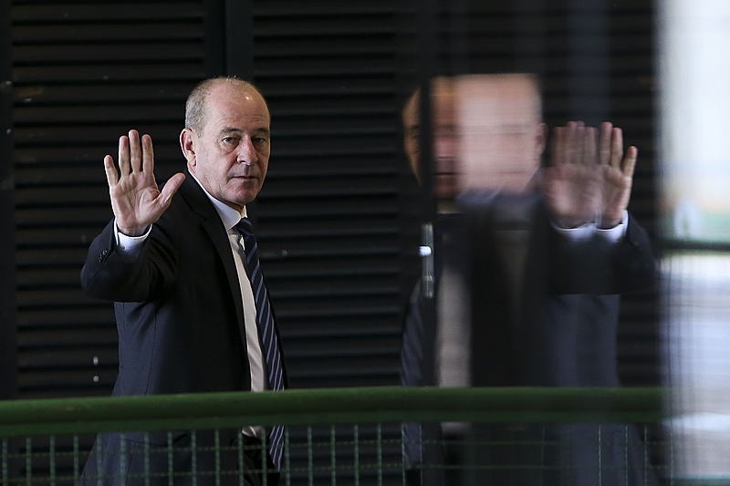 Ministro da Defesa Fernando Azevedo pede demissao