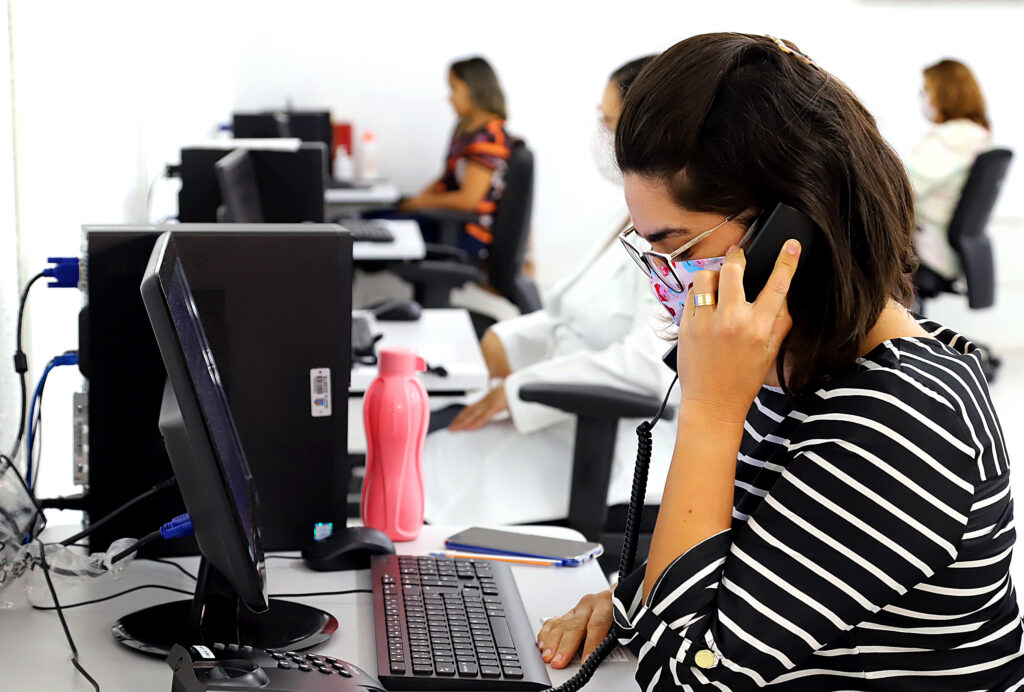 MonitorAju registra media de 500 ligacoes diarias apos aumento de casos de covid 19 na capital