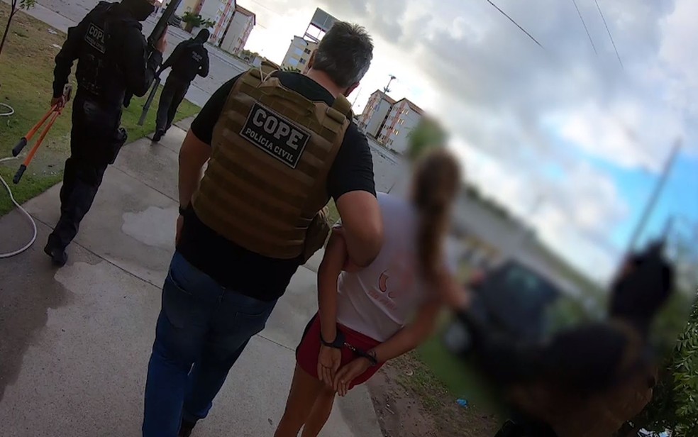 Mulher foragida desde 2017 e presa por suspeita de trafico de drogas em Aracaju