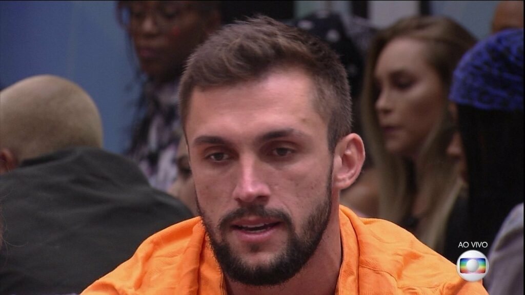 Pela segunda vez Arthur Picoli e novo lider do BBB