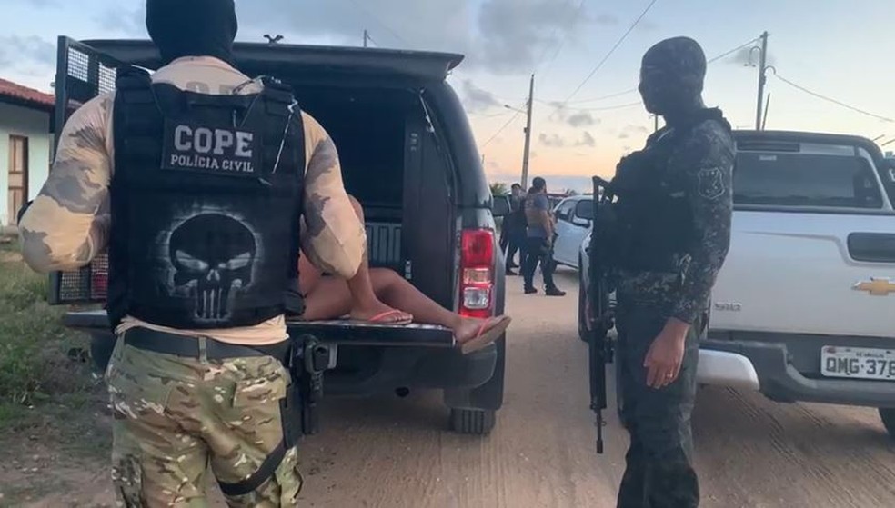 Policia prende trio suspeito de participacao no roubo e explosao de caixa eletronico em Pacatuba