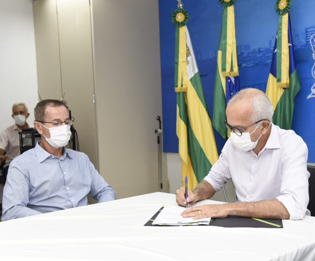 Prefeito sanciona lei que assegura adesao de Aracaju ao consorcio para compra de vacinas