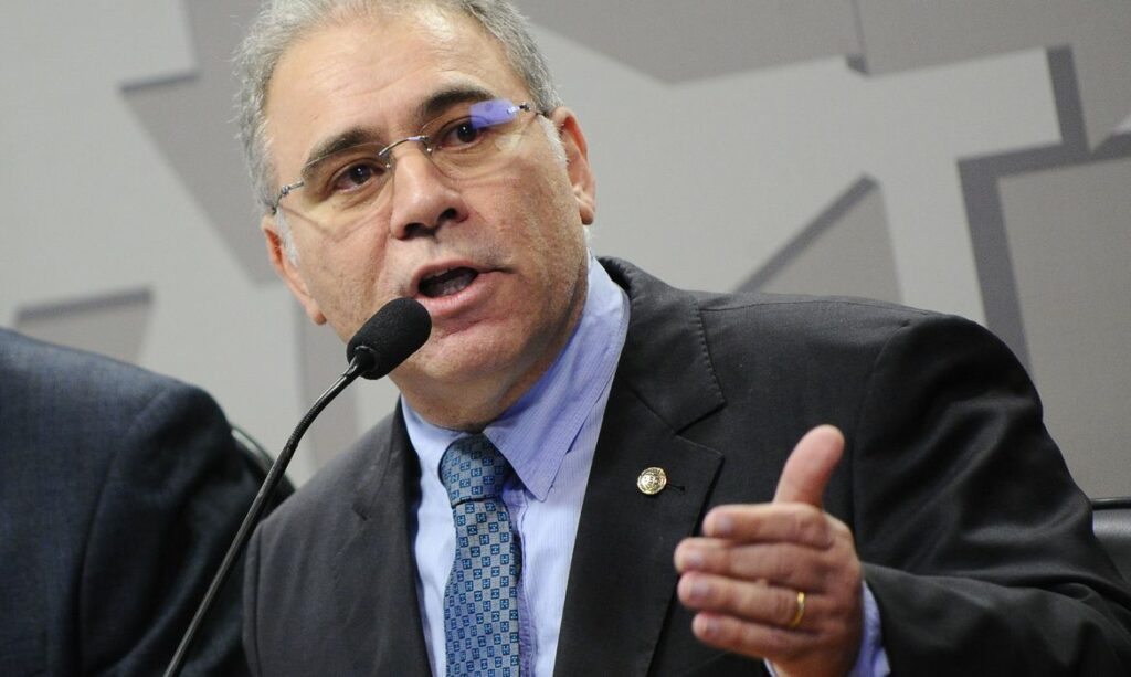 Queiroga diz que politica e do governo Bolsonaro nao do ministro