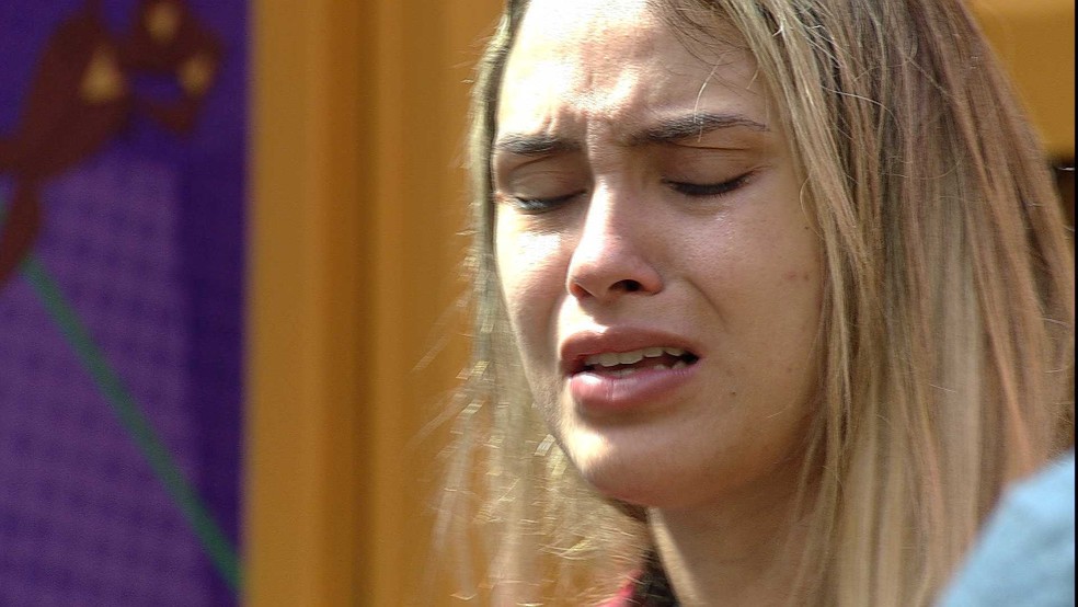 Sarah tem ataque de choro apos Carla Diaz voltar do paredao falso no BBB Meu medo e pelo Rodolffo