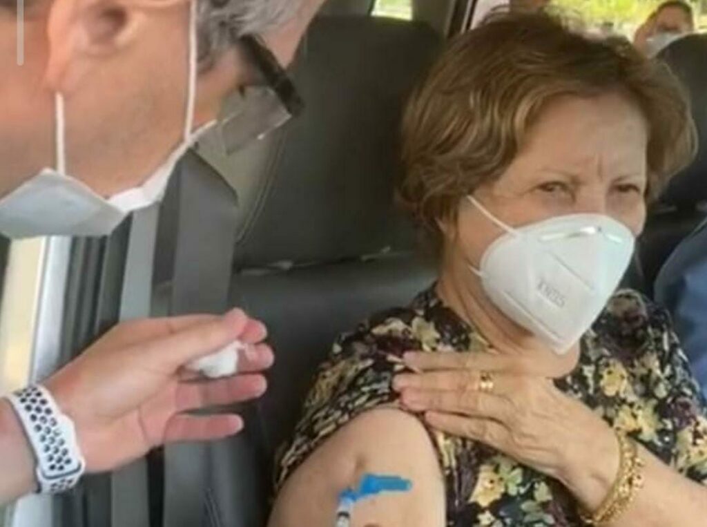 Senadora Maria do Carmo Alves recebe segunda dose da vacina contra covid 19