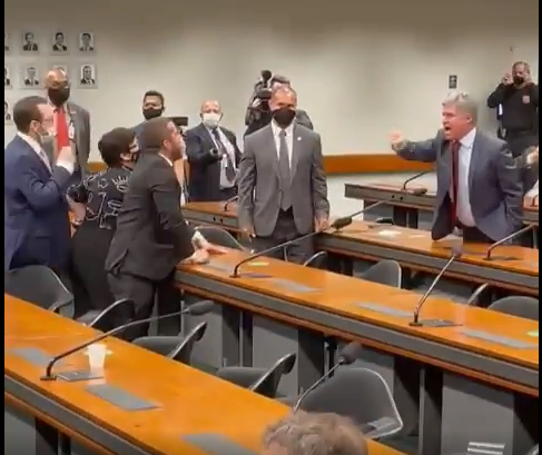 Sessao da CCJ da Camara e interrompida apos discussao entre deputados veja video