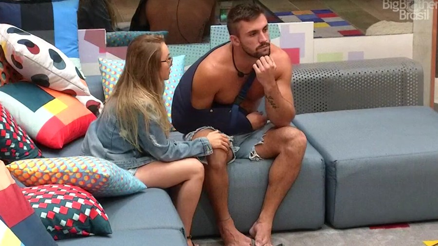 Torta de climao Carla e Arthur discutem sobre amizades no jogo