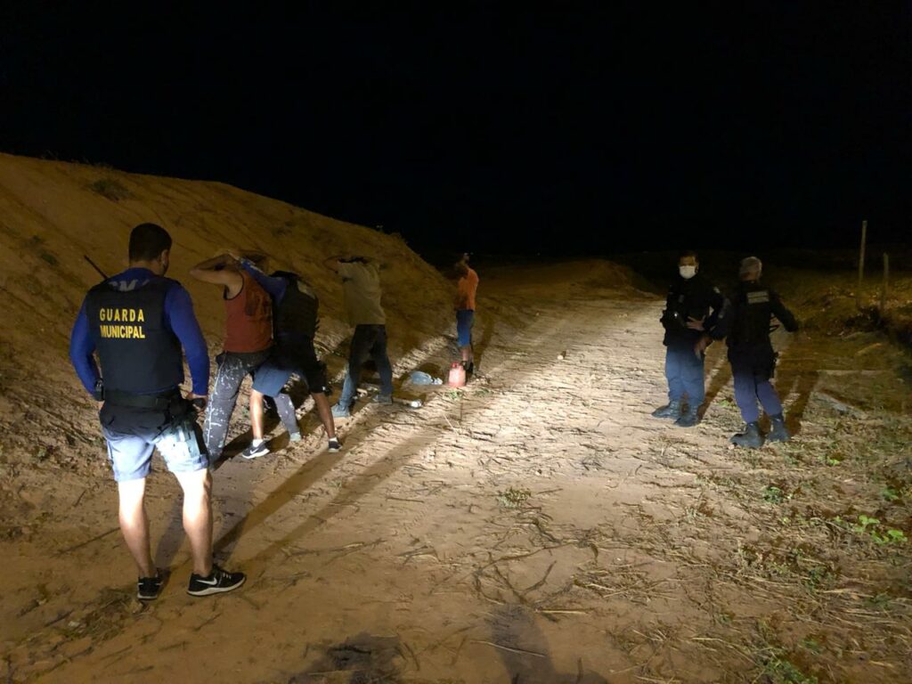 Três homens são presos em flagrante por furto de fiação na Orla da Atalaia em Aracaju 1 Tres homens sao presos em flagrante por furto de fiacao na Orla da Atalaia em Aracaju