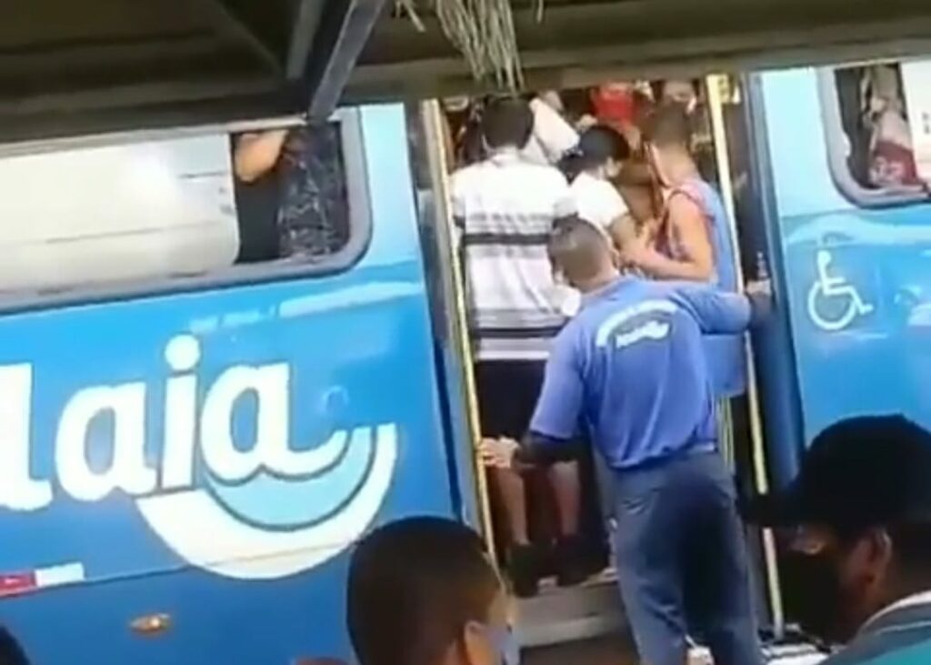 Aglomeracao e registrada em onibus na Grande Aracaju veja video