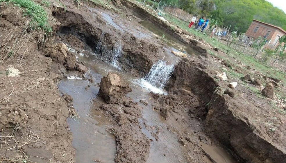Apos fortes chuvas duas adutoras rompem e deixam cerca de 100 mil pessoas sem agua em Sergipe e1619027715503