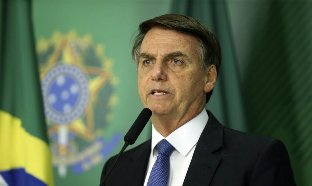 Bolsonaro diz que ha grande possibilidade de o Brasil fabricar Sputnik V