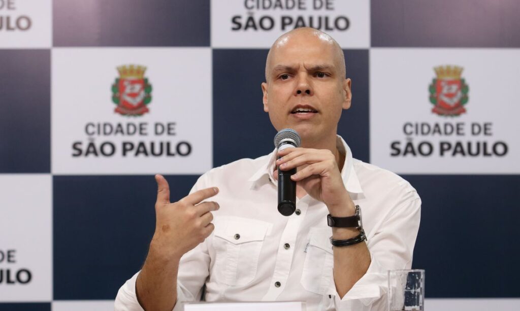 Bruno Covas segue internado apos liquido no abdomen e pulmao