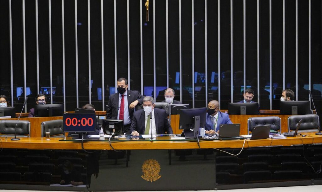 Camara aprova projeto de lei que torna escolas servicos essenciais