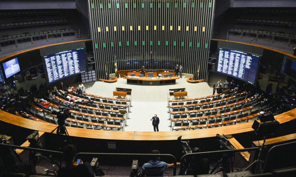 Camara aprova projeto que permite compra de vacina por setor privado