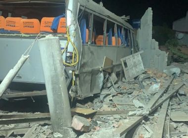 Casa de fogos explode e deixa dois mortos na Bahia veja video