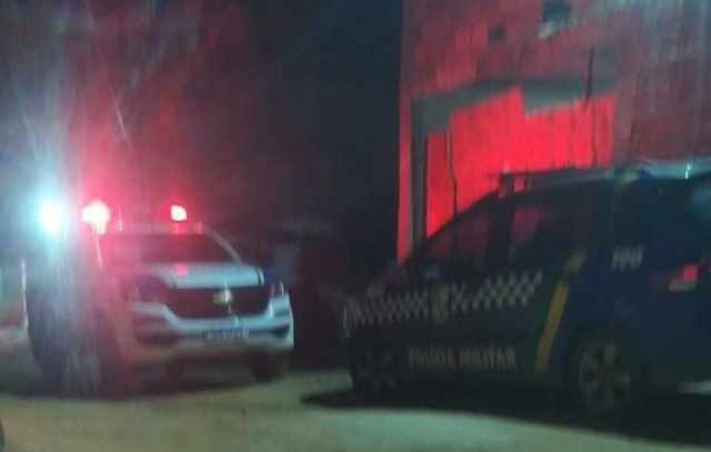 Casal e morto a tiros e filho e baleado por criminosos na Praia da Caueira
