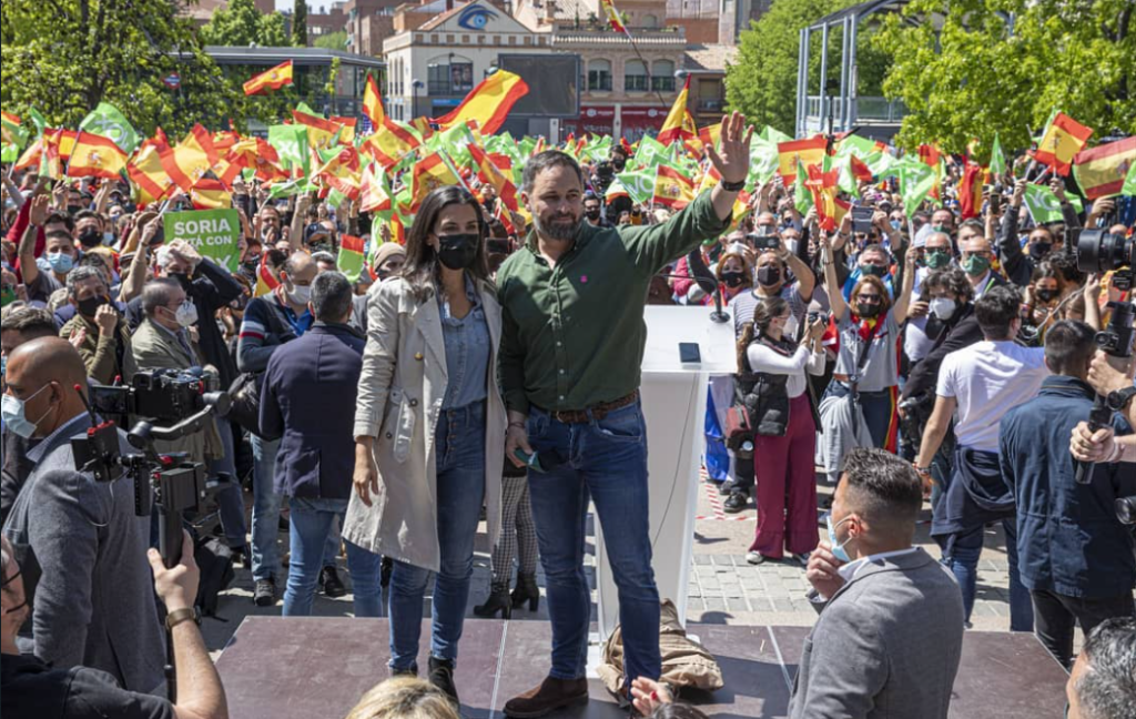 Com patriotismo e valores tradricionais partido de extrema direita mobiliza campanha pelo governo de Madri