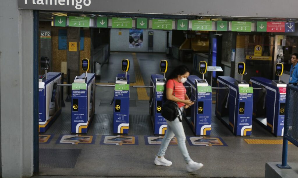 Covid 19 Brasil tem 133 milhoes de casos e 3487 mil mortes