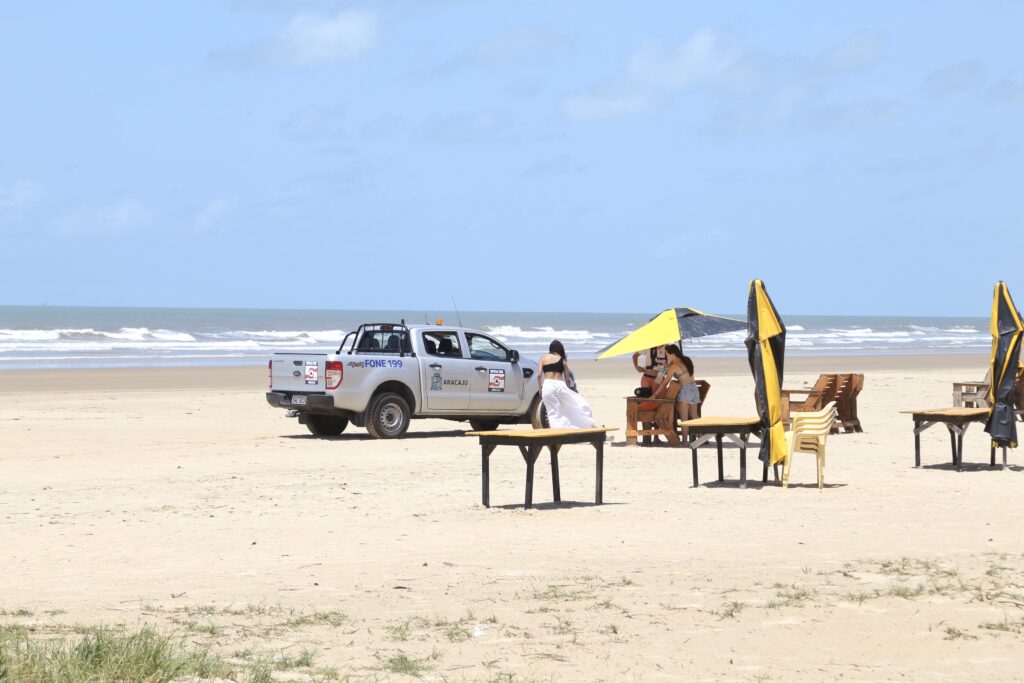 Covid 19 Fiscalizacao em praias de Aracaju registra descumprimento de decreto