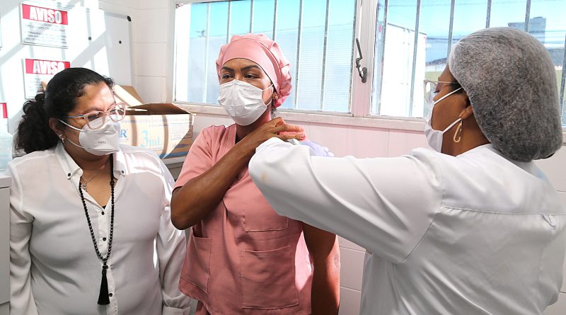 Covid 19 TCE recomenda insercao de medicos residentes em grupo prioritario para vacinacao em Aracaju