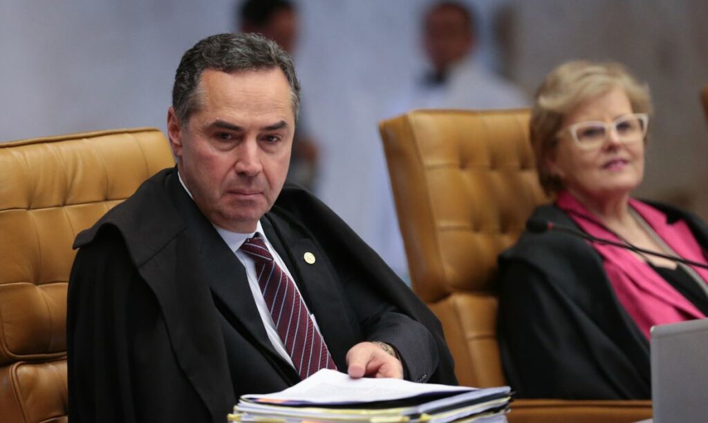 Deputados pedem que AGU protocole pedido de impeachment do ministro Roberto Barroso