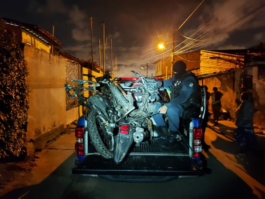 Desmanche de veiculos e desativado pela PM no Santa Maria