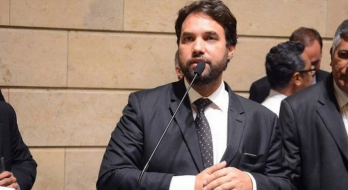 Dr. Jairinho e afastado da Comissao de Justica e Redacao na Camara Municipal do Rio de Janeiro