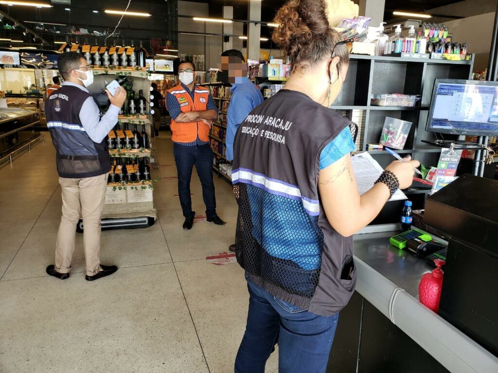 Escalonamento de horarios Prefeitura fiscaliza cumprimento do decreto no Comercio de Aracaju