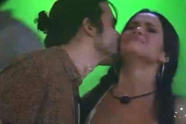 Fiuk se declara para Juliette durante festa no BBB21 Estou amando voce