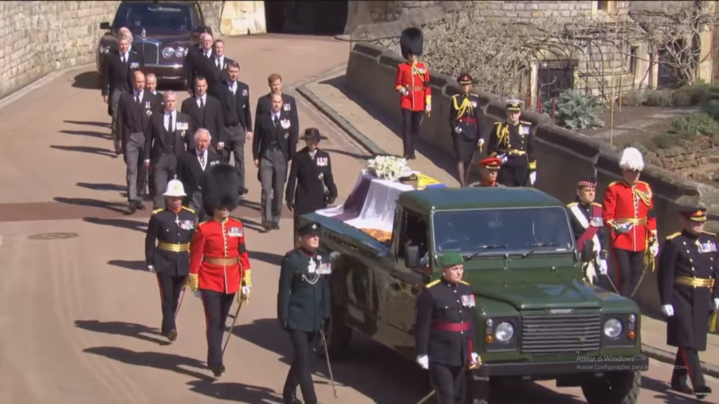 Funeral do principe Philip marca reencontro de Harry com familia real apos entrevista sobre caso de racismo