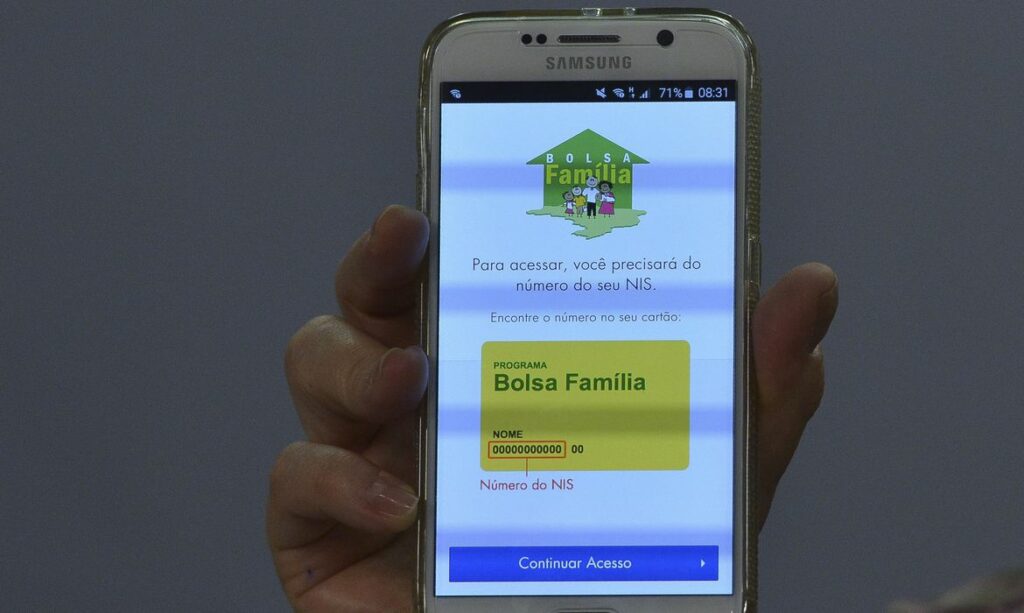 Governo suspende revisao cadastral do bolsa familia por mais seis meses