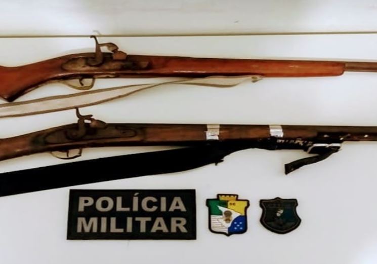 Homem e preso com duas espingardas e municoes em Itaporanga