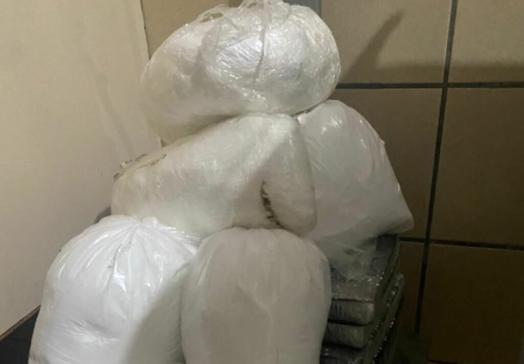 Homem e preso em flagrante com mais de 21kg de cocaina em Estancia