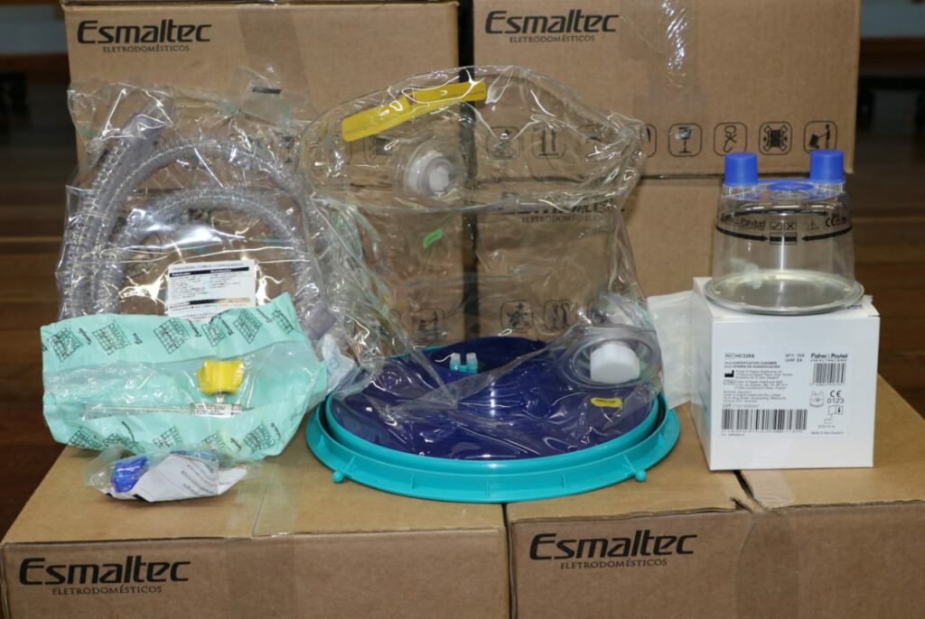 Huse recebe doacao de Capacetes Elmo usados para evitar intubacao de pacientes com covid 19