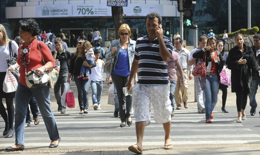 IBGE estima que desempregados no Brasil sao 144 milhoes 1
