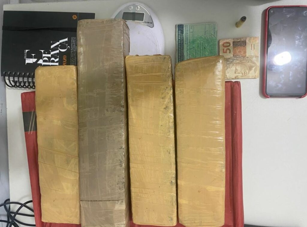 Mulher e presa em flagrante por trafico de drogas em Lagarto