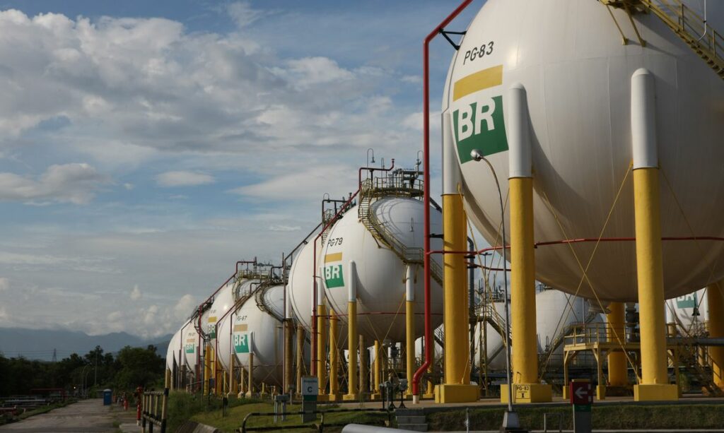 Petrobras anuncia aumento de 39 no gas natural para distribuidoras