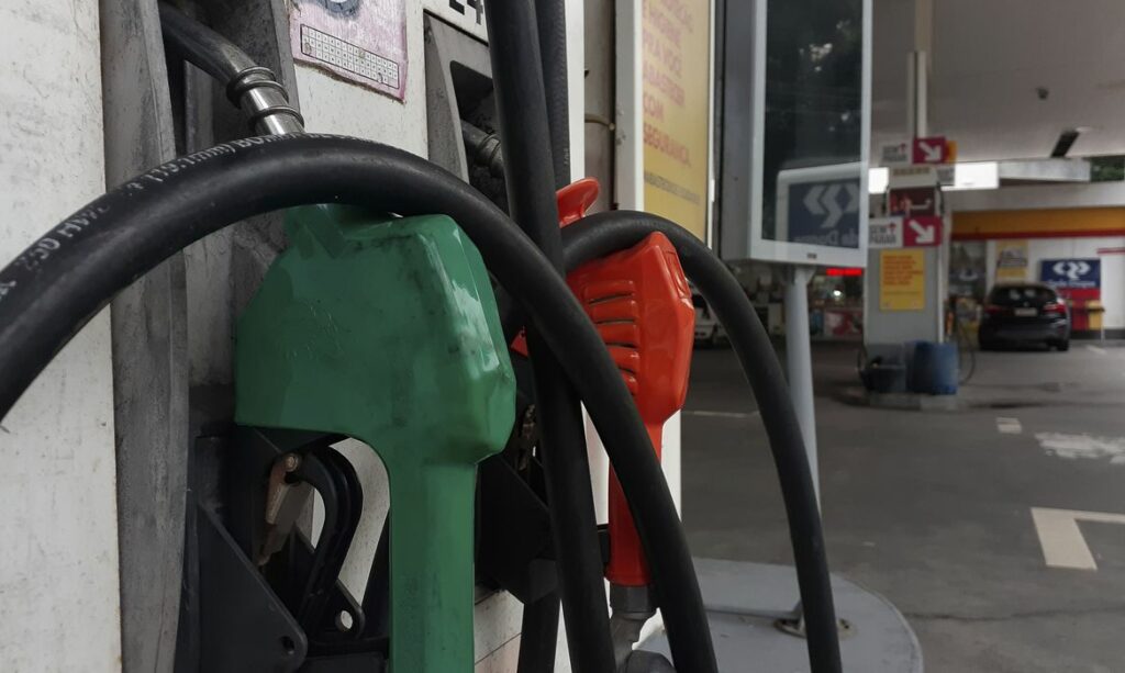 Petrobras aumenta precos do diesel e da gasolina nas refinarias