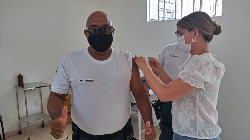 Policiais militares do interior comecam a ser vacinados contra a covid 19